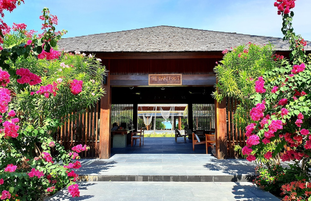 The Barefoot Eco Hotel 7/63