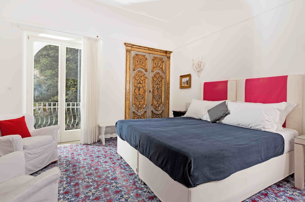 COMFORT, QUEEN BED, BALCONY