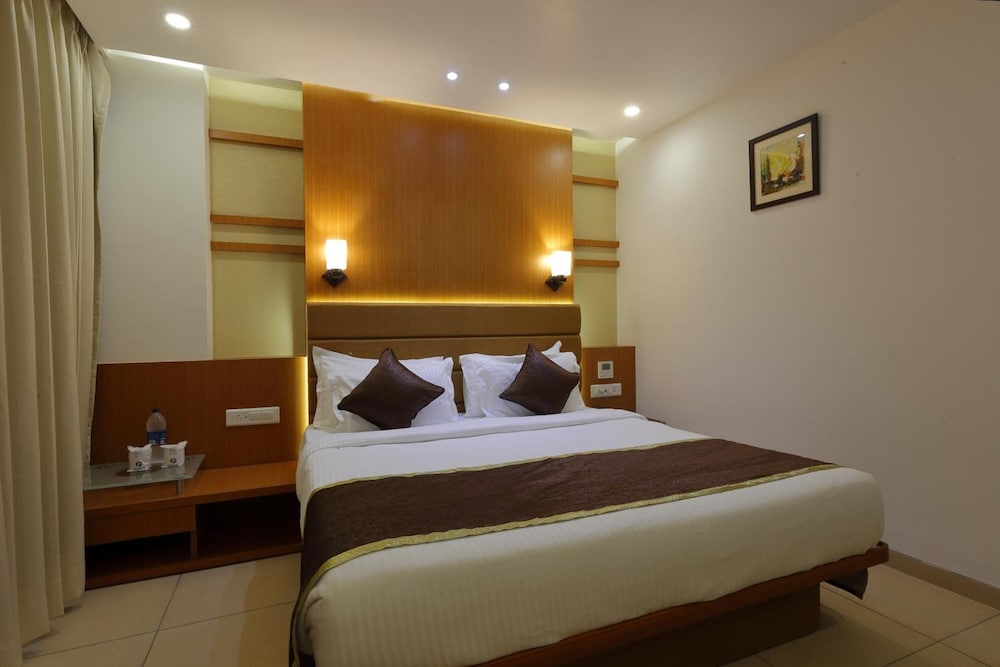 HOTEL PRAGATI THE GRAND 7/42