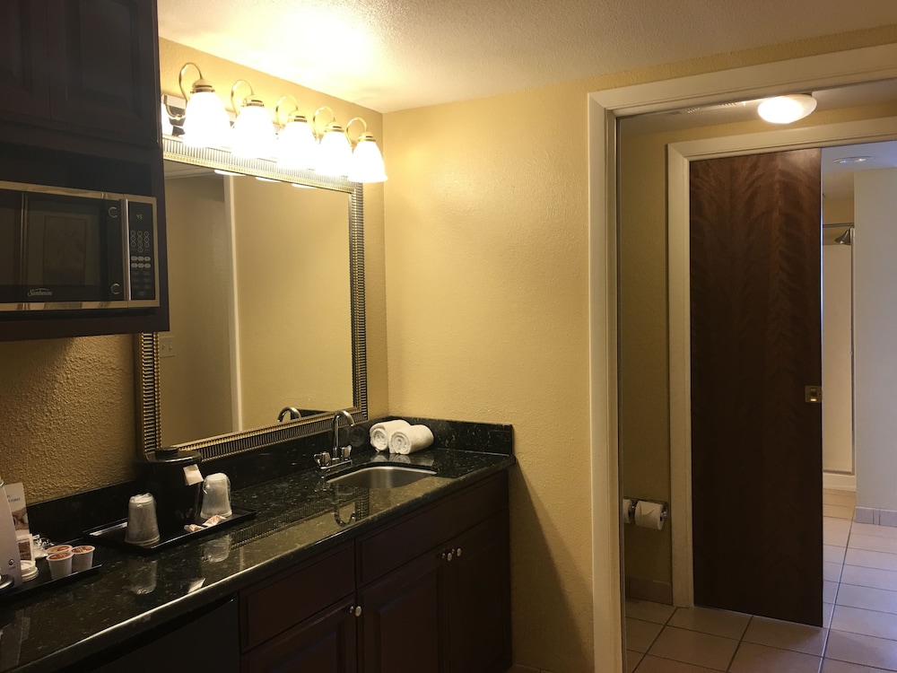 Holiday Inn Express Fallon 65/81
