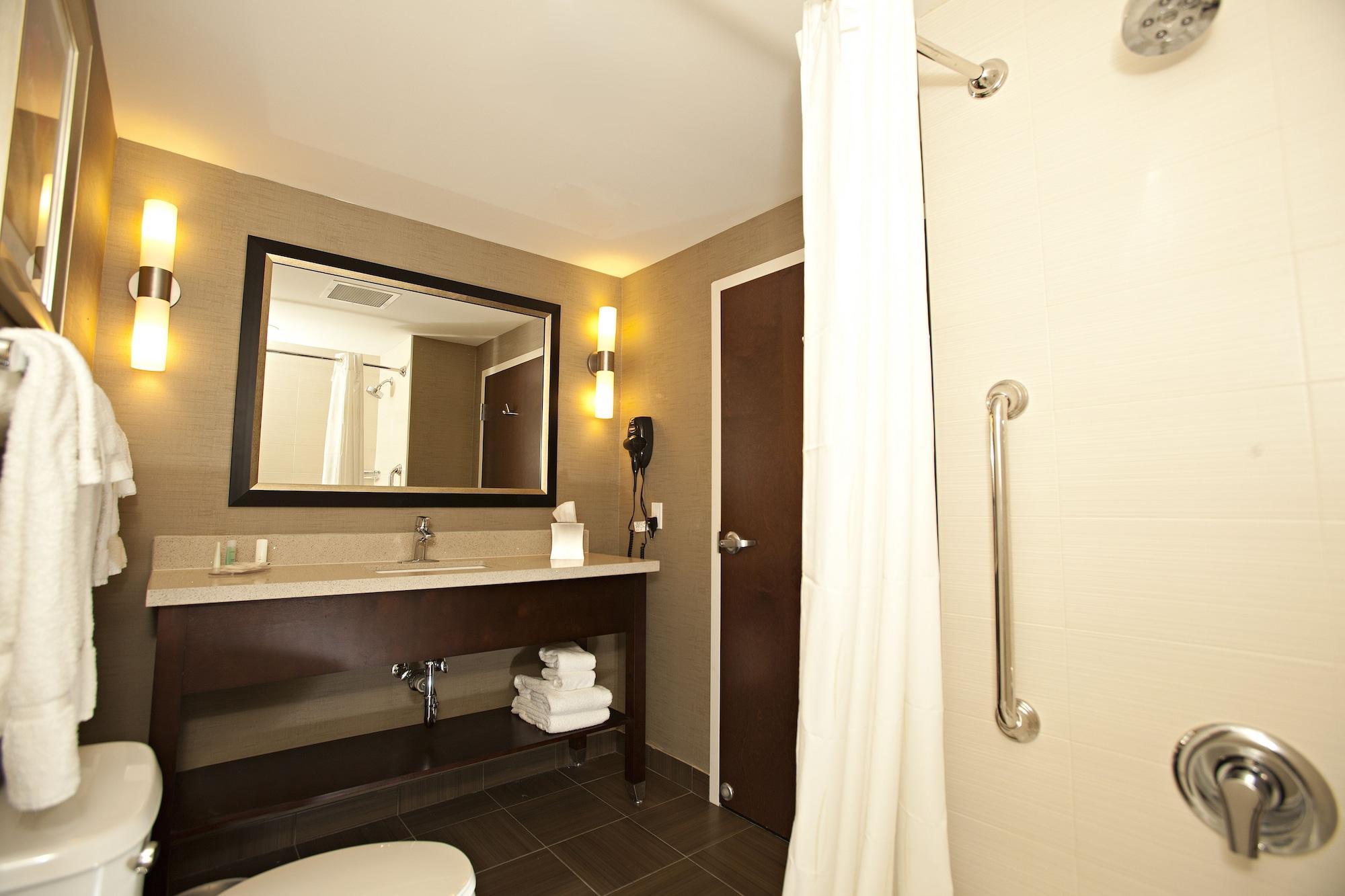 Room, Multiple Beds, Comfort Suites Miami Airport North 6/6