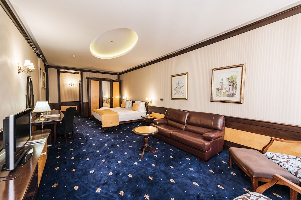Europe Hotel 36/56