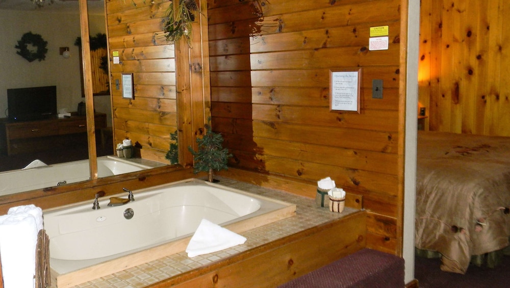 ADIRONDACK LODGE OLD FORGE 19/55