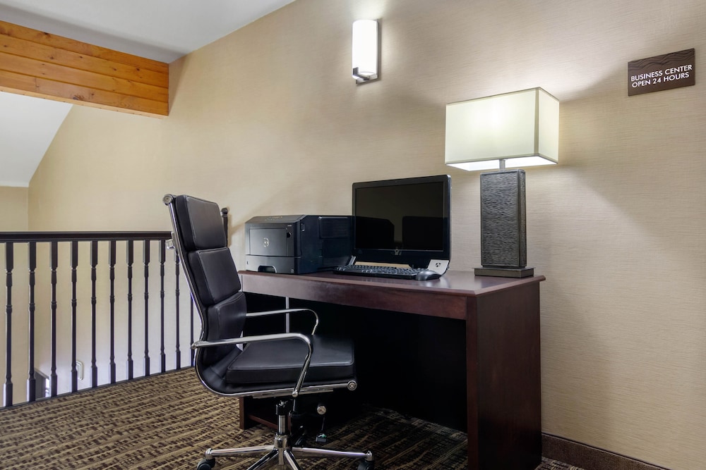 Comfort Inn & Suites Greeley, CO 37/54