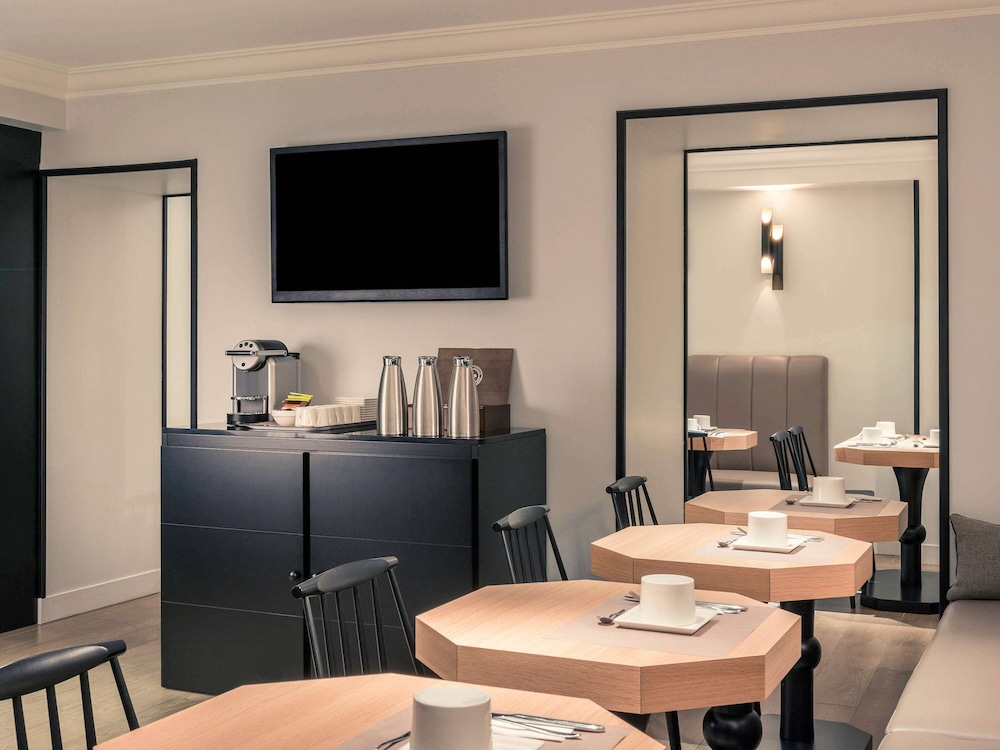 Mercure Paris Arc de Triomphe Wagram 45/46