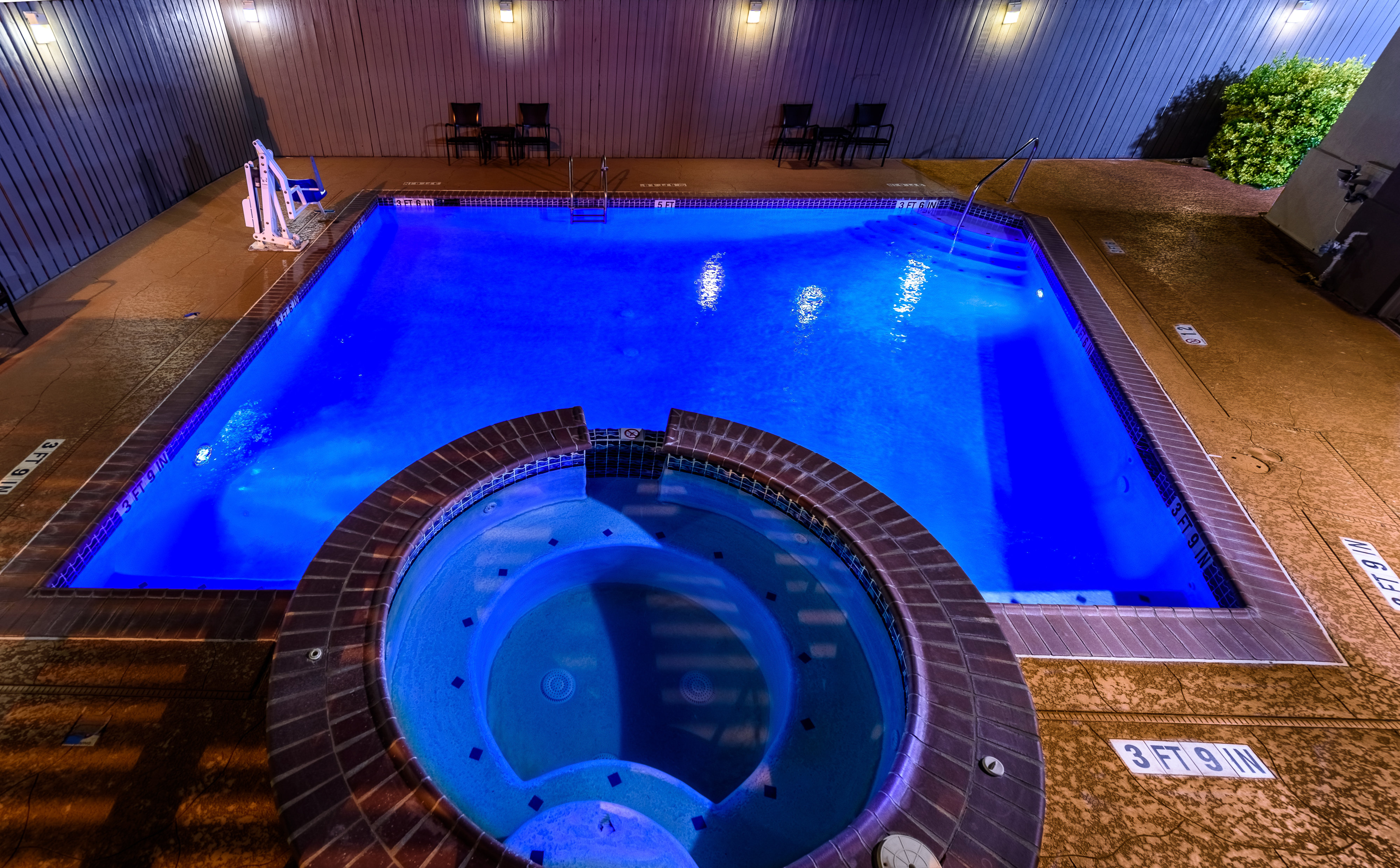 Holiday Inn Express Hotel Suites Bastrop 31/64