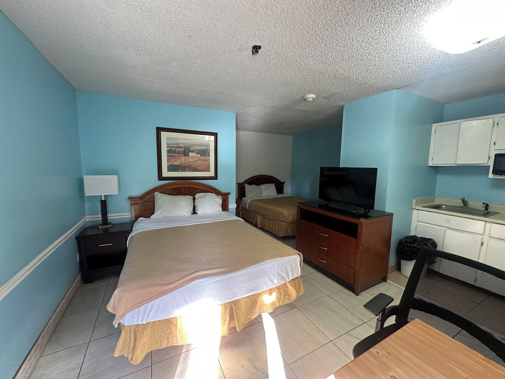 Guest Cottage & Suites 38/60