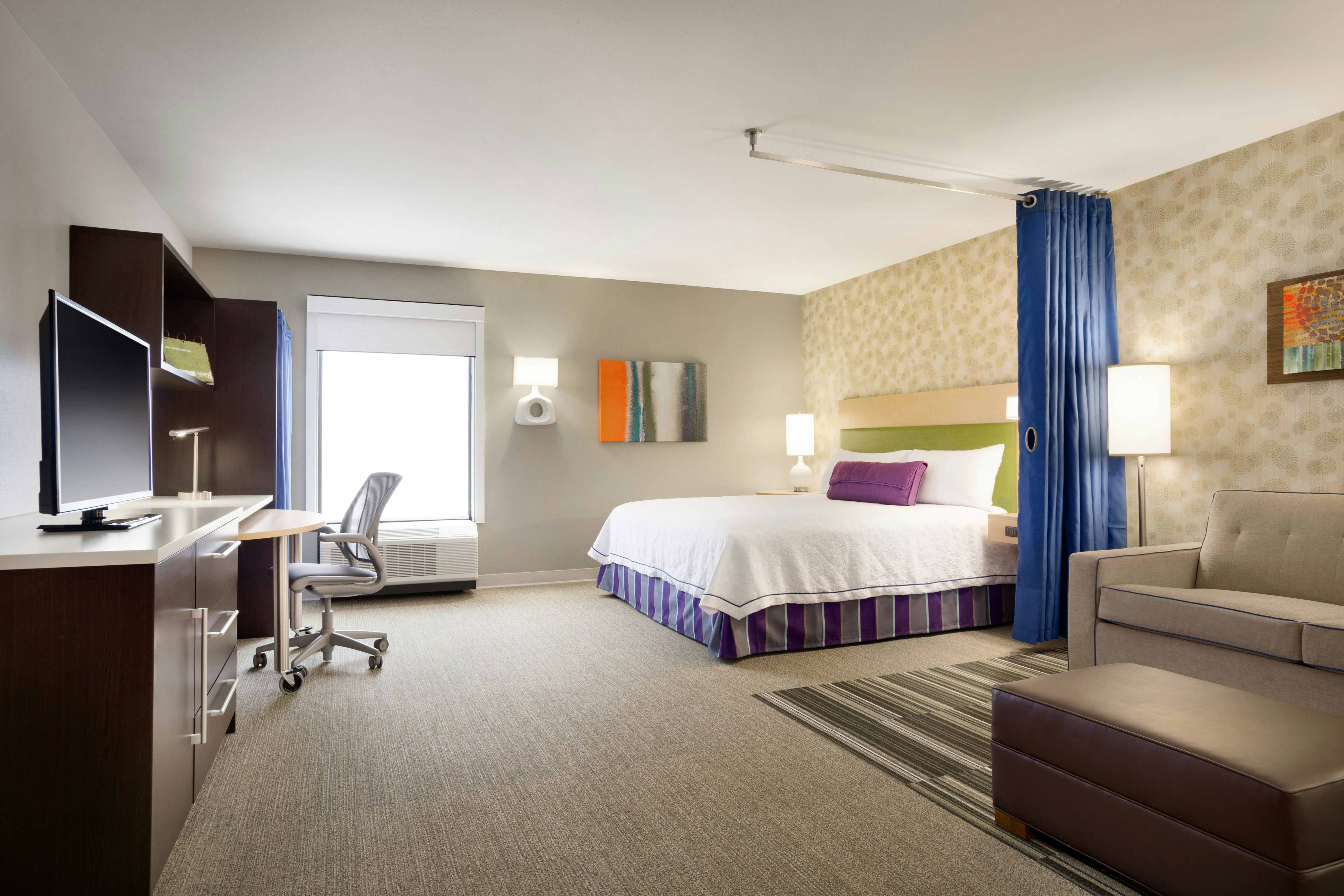 STUDIO, KING BED, ACCESSIBLE