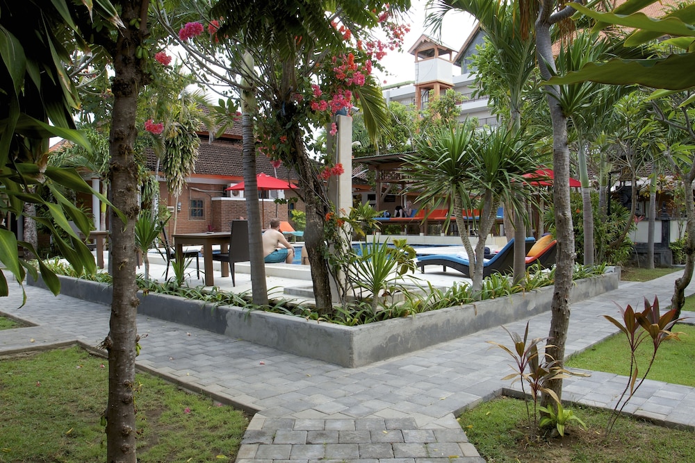 Ayu Lili Garden Hotel 41/48