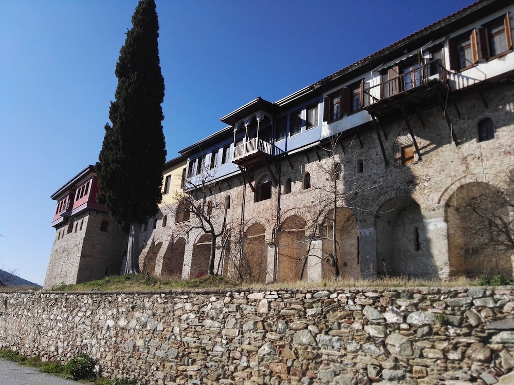 Viraggas Traditional Hotel 35/50