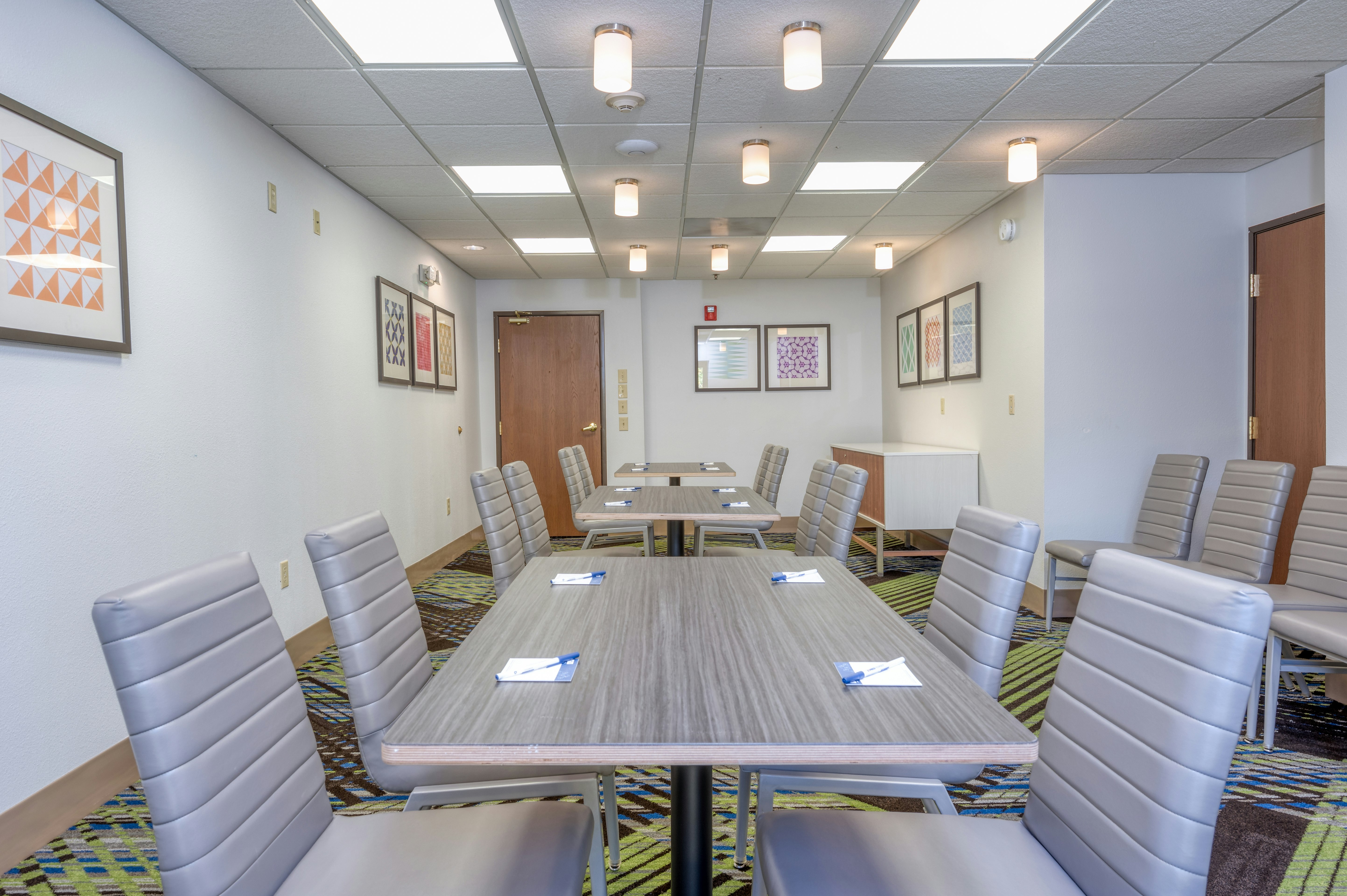 Holiday Inn Express Suites Thornburg S Fredericksburg 55/58