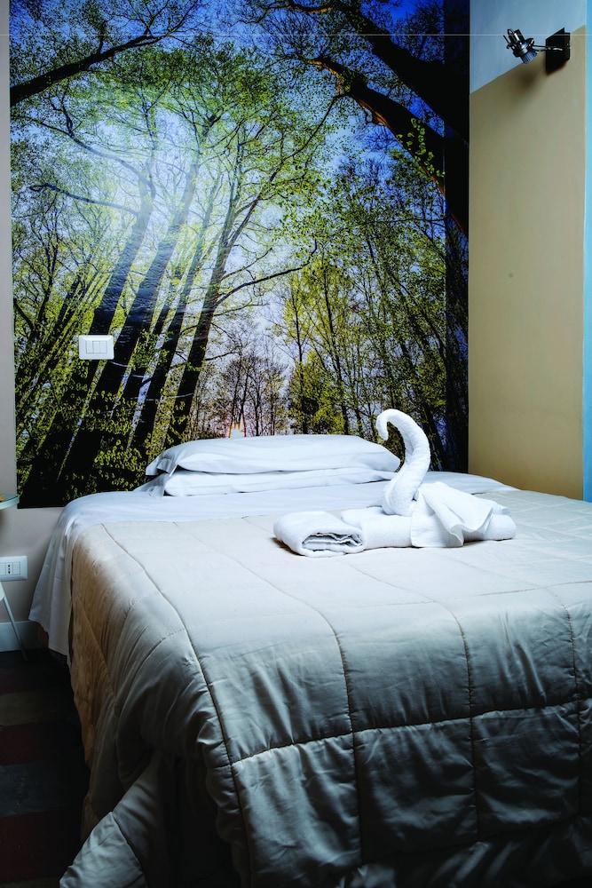 ROOM, SINGLE