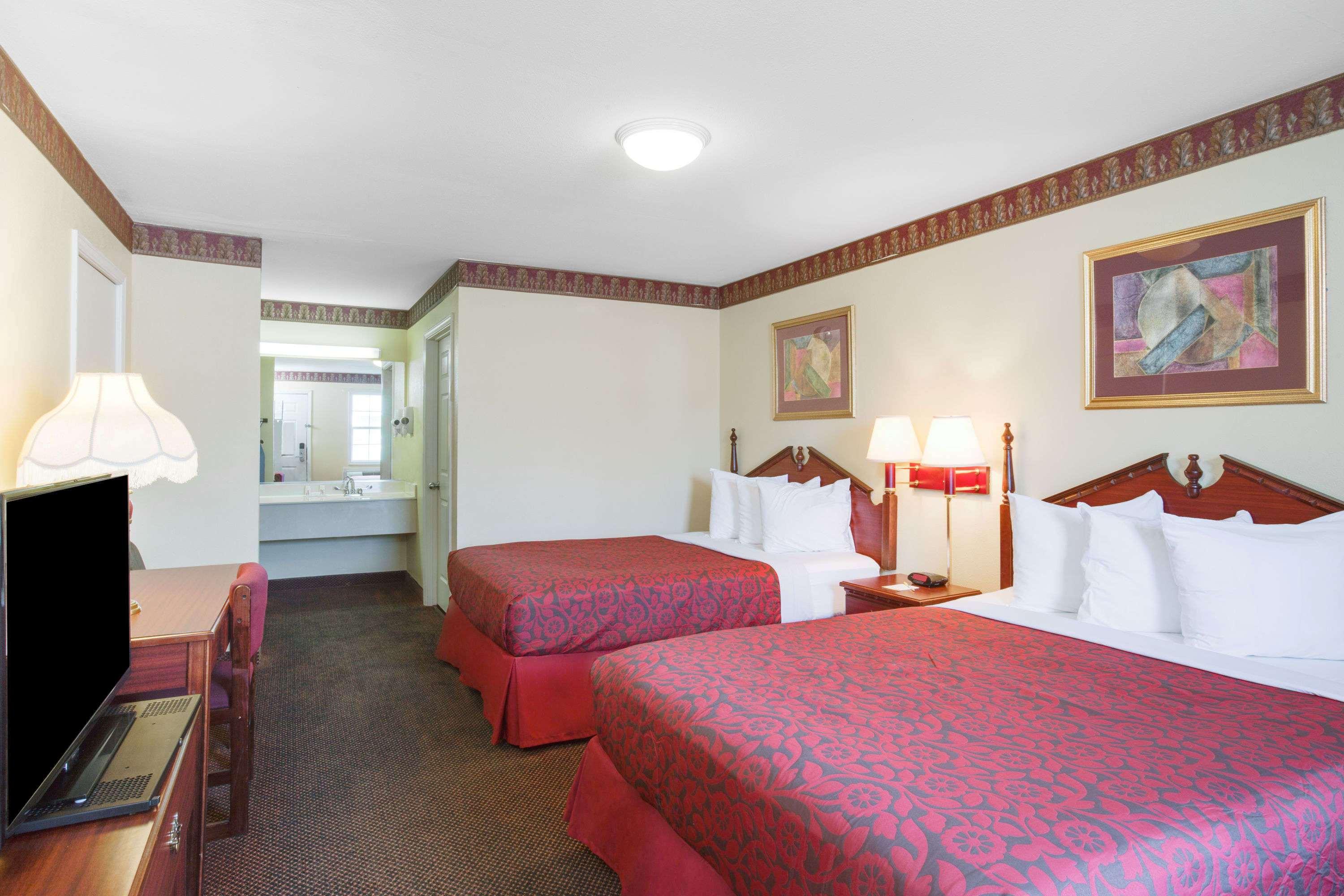 Room, 2 Queen Beds, Smoking