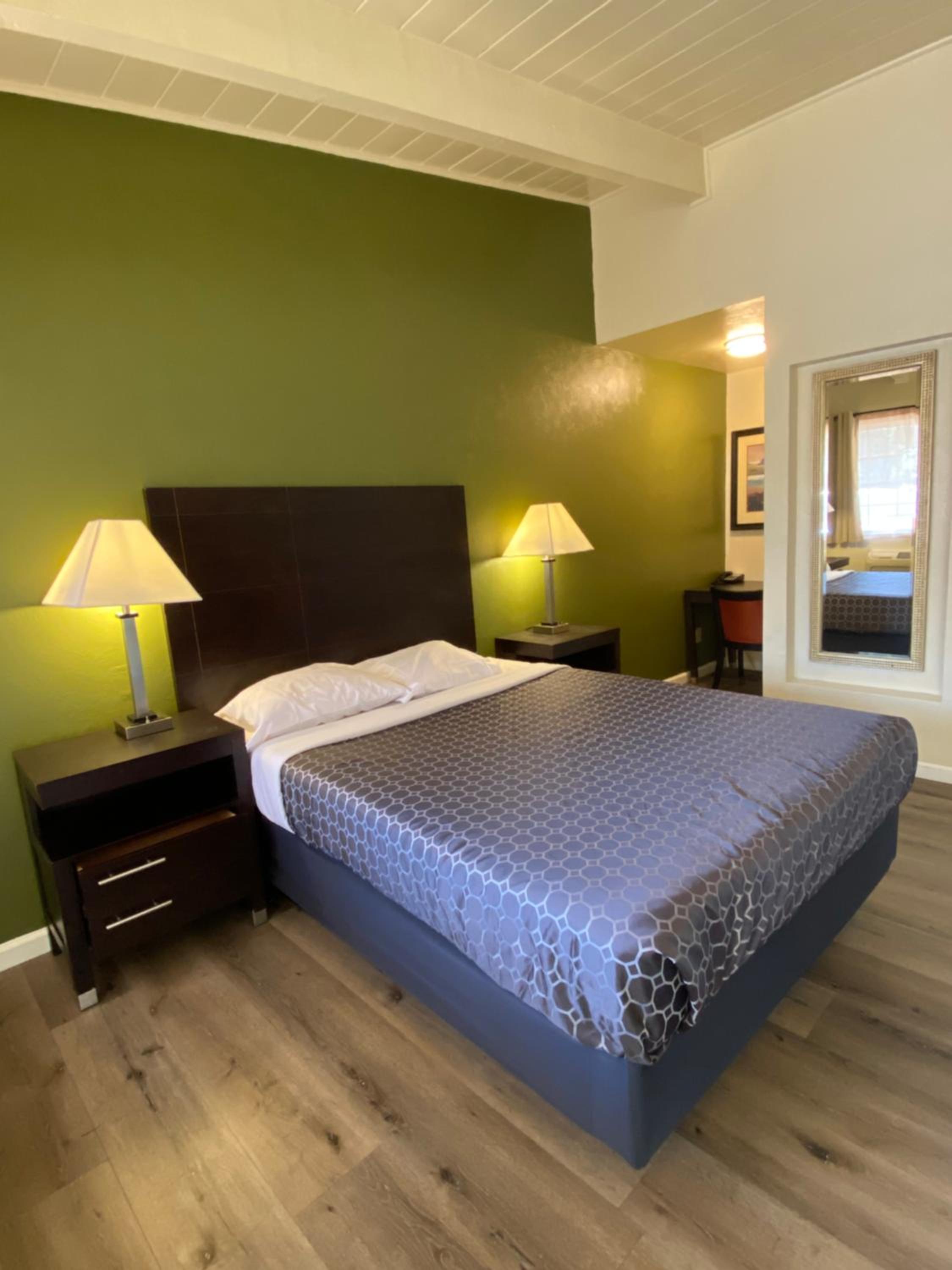 Room, Queen Bed