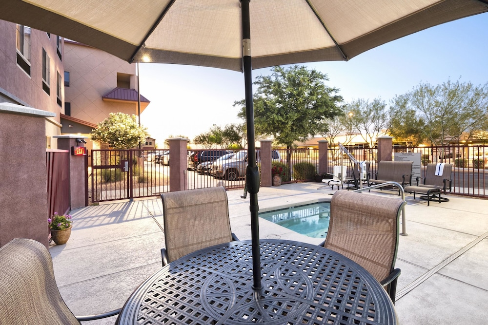 Comfort Suites Goodyear West Phoenix 4/33