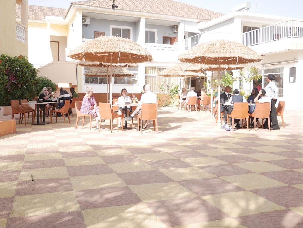 Cape Point Hotel 72/76