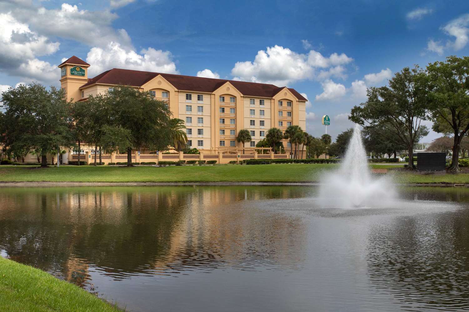 La Quinta Inn & Suites by Wyndham Jacksonville Butler Blvd 49/55