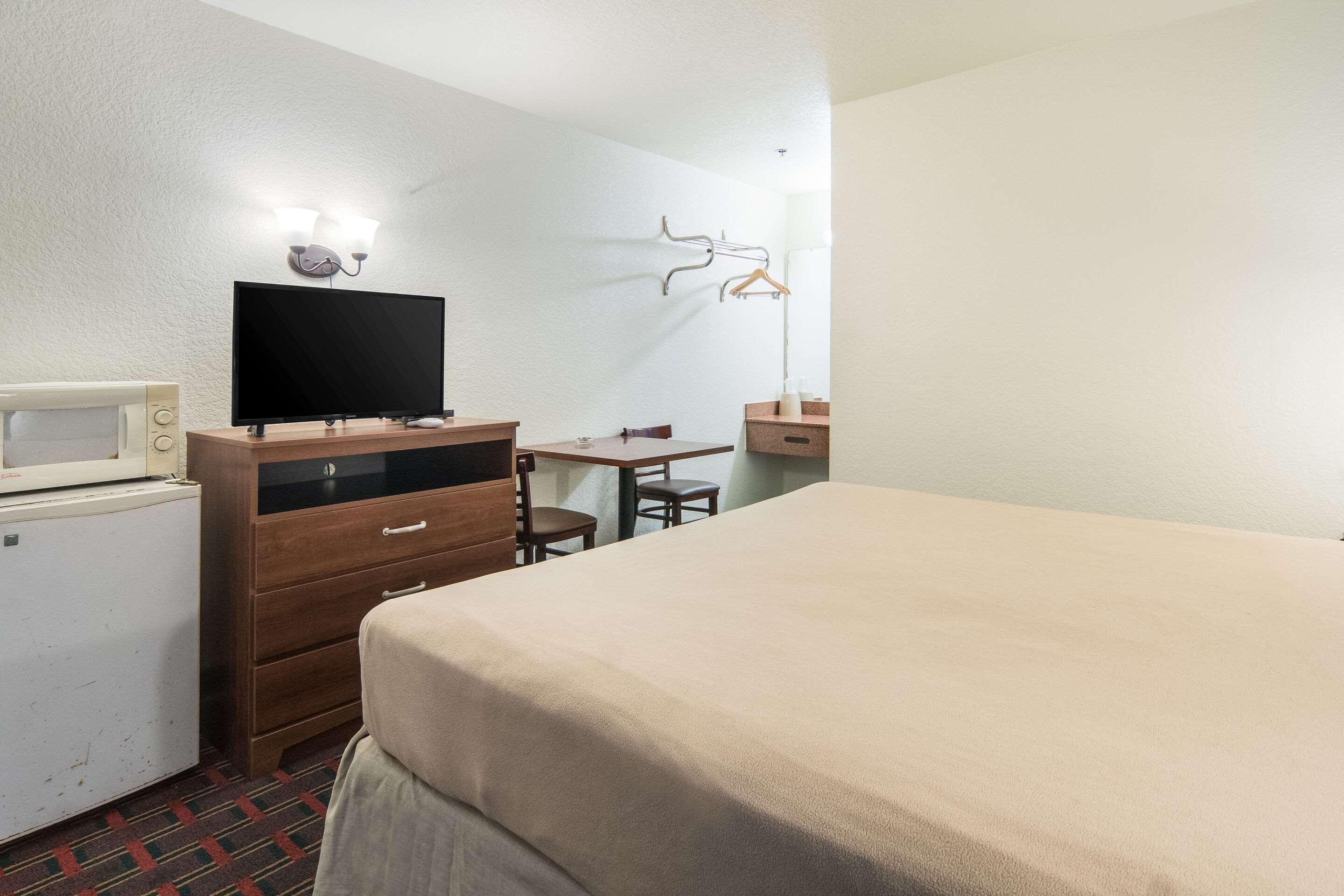 Rodeway Inn Weatherford 19/33