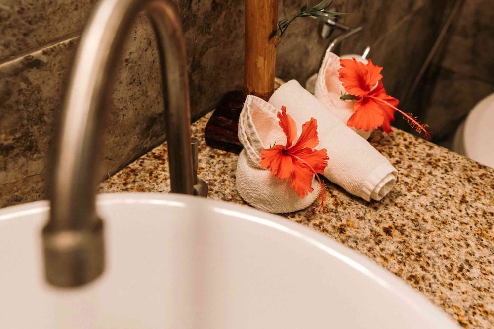 Romantic Beach Villas 25/50
