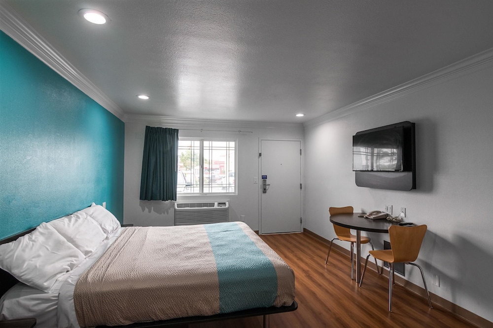 Motel6 Norwalk, CA 13/43