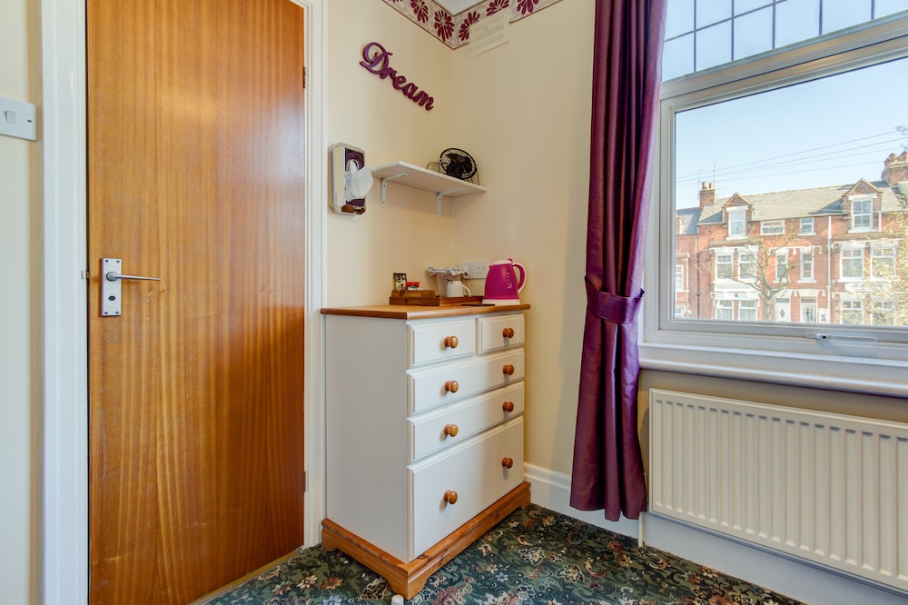Rose Dene 4/44