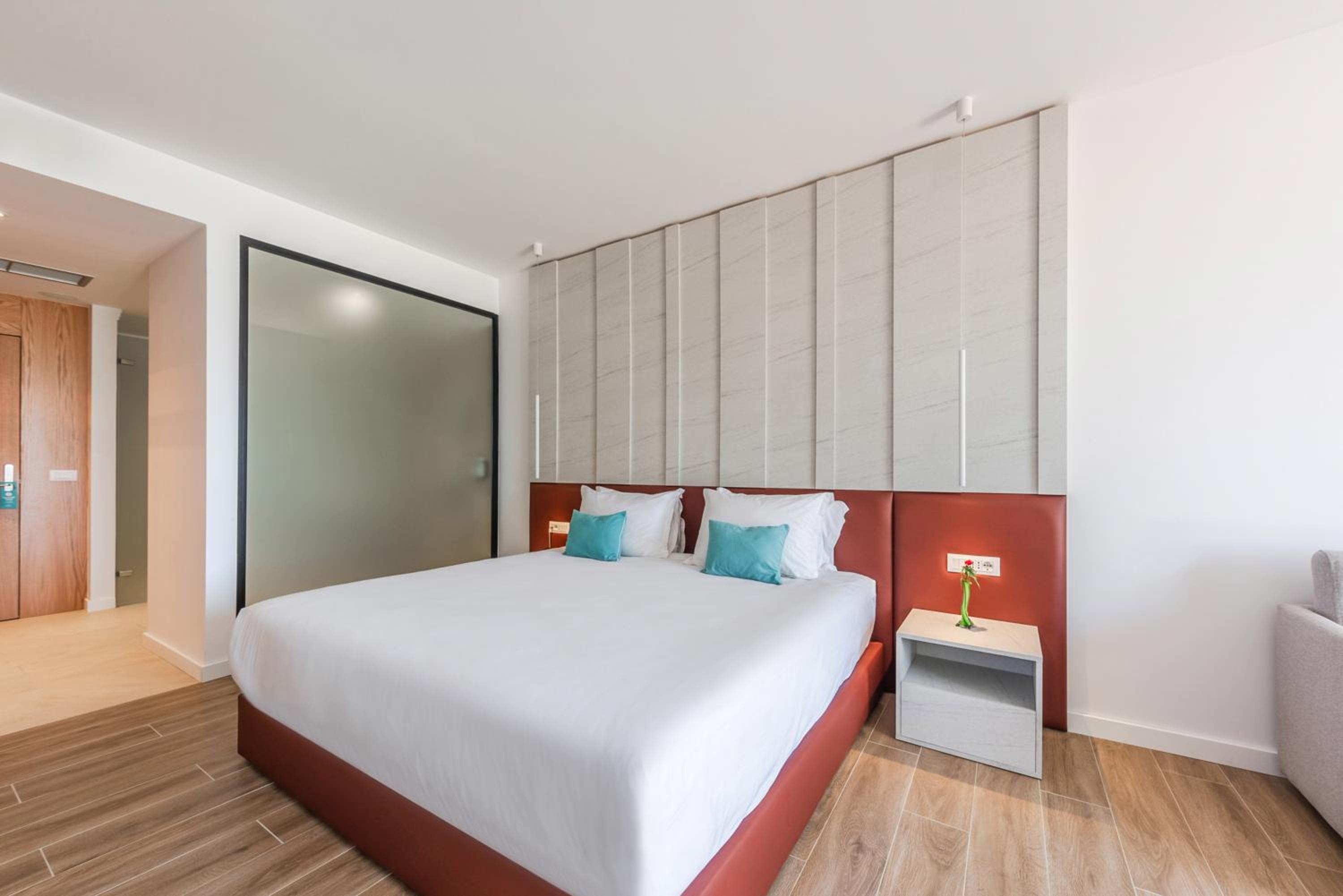 Garden, Junior Suite, King Bed, Private Garden, Sofa