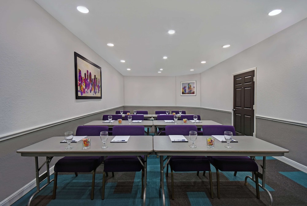 Studio6 Houston, TX - Westchase 42/56