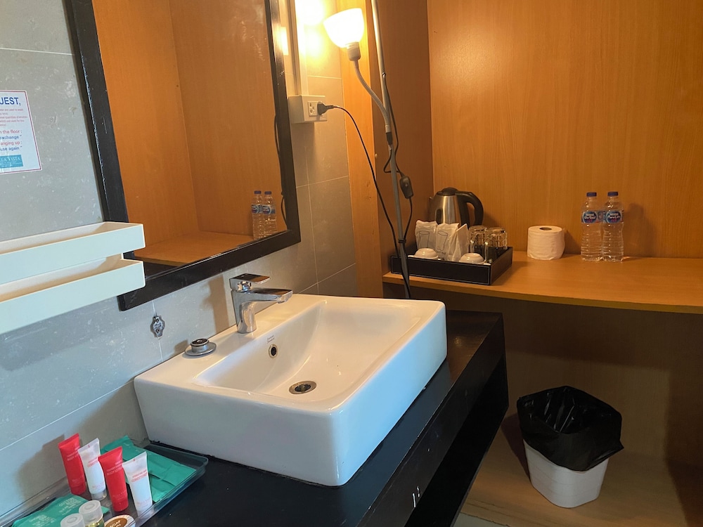 Deluxe, Pavilion, King Bed, Front View، Bella Vista Beach Resort Koh Lipe 9/10