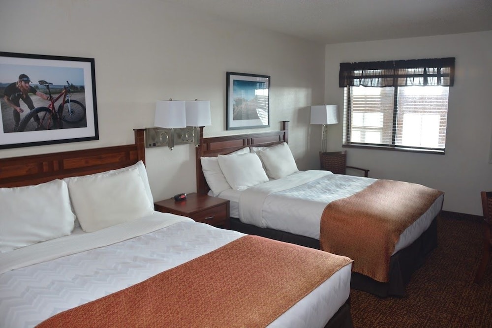 Roosevelt Inn and Suites 7/38