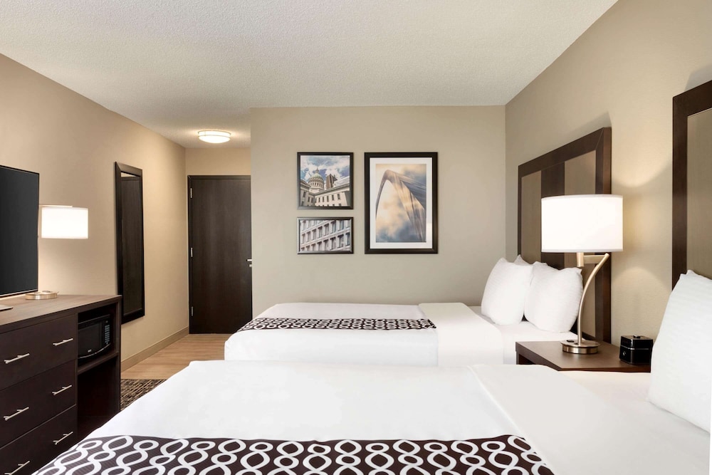 La Quinta Inn & Suites by Wyndham St Louis Route 66 20/47
