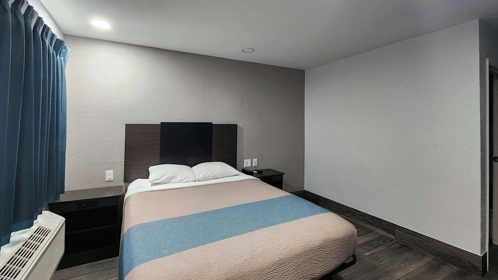 DELUXE, DOUBLE BED, ACCESSIBLE