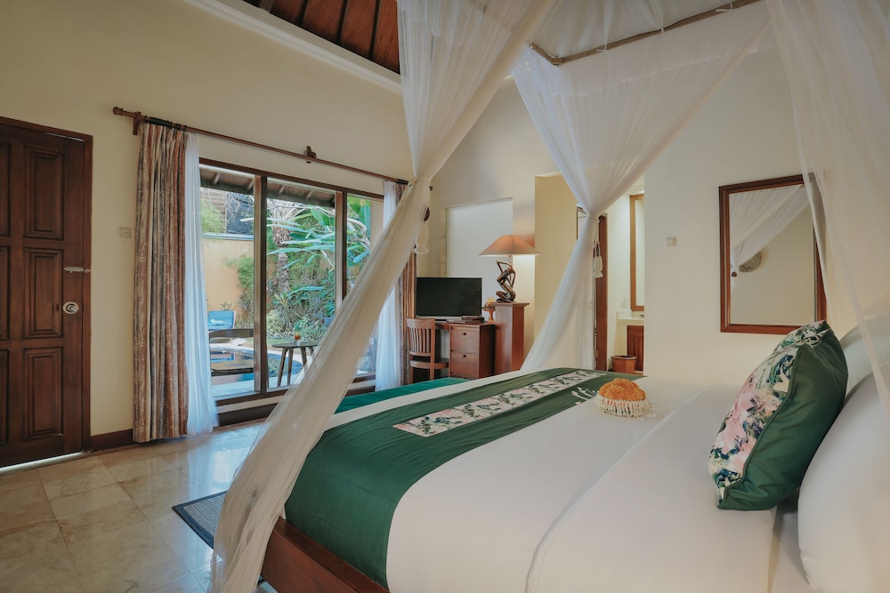 Parigata Villas Resort 12/40