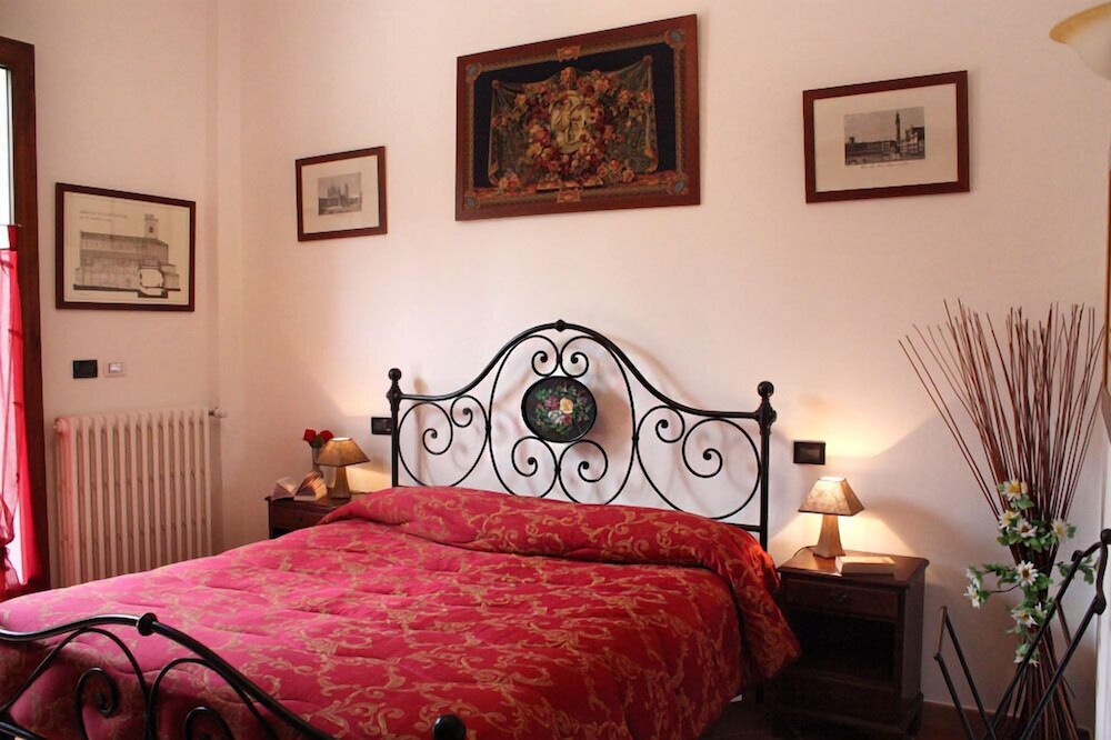 Villa Sant' Uberto Country Inn 10/65