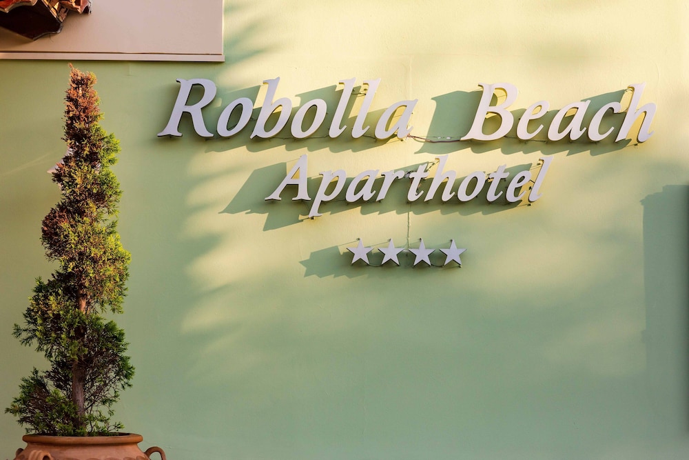 Robolla Beach Aparthotel 10/75