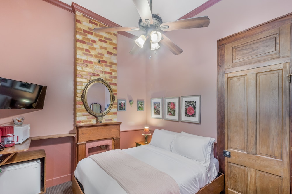 Royal Barracks Guest House 16/37