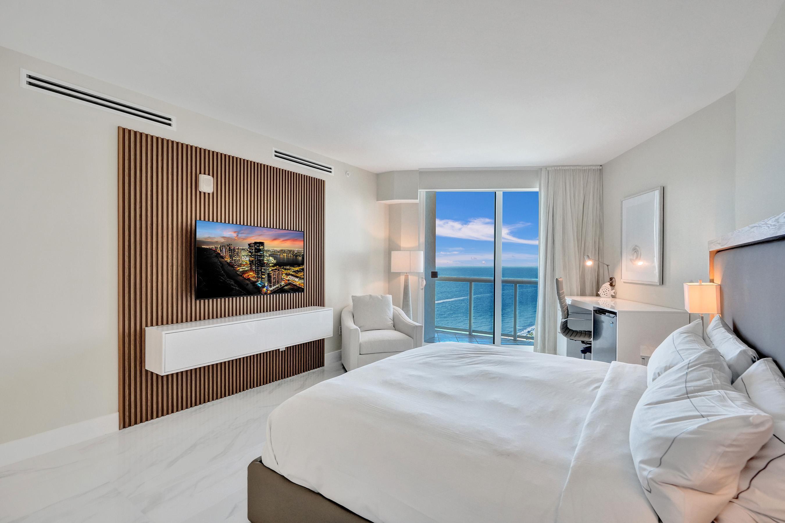 3 BEDROOMS, PENTHOUSE, SUITE, OCEAN FRONT
