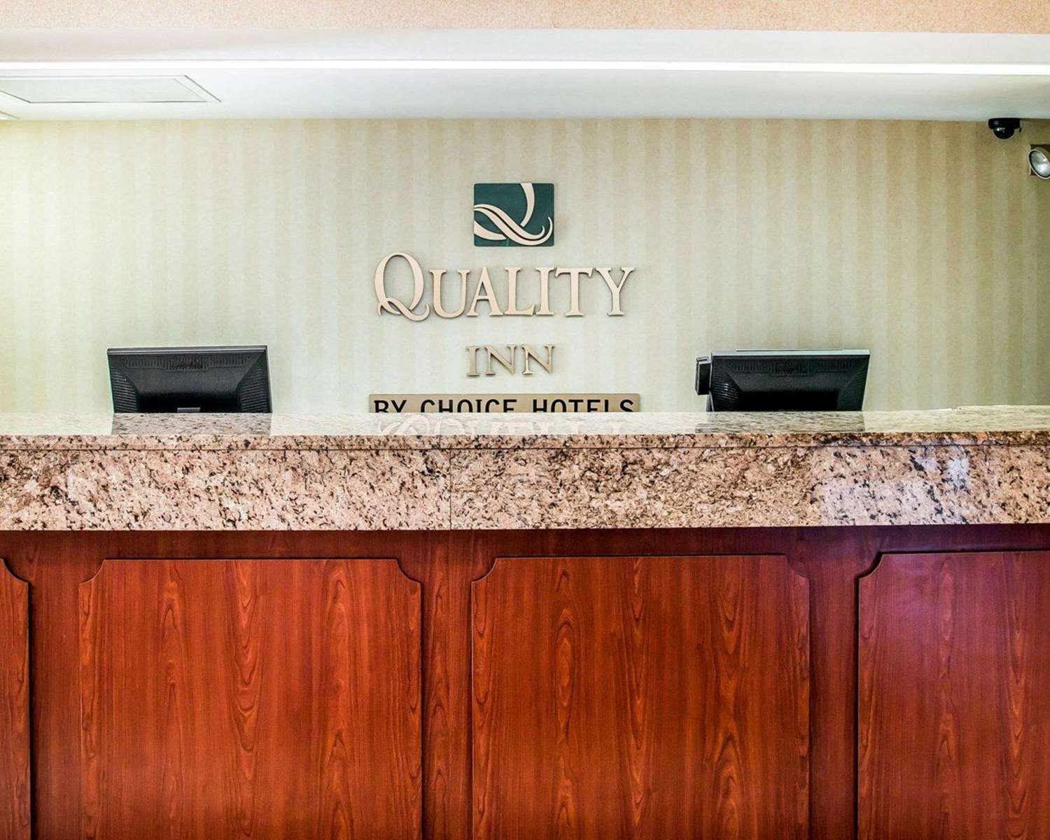 Quality Inn Holland - Toledo 7/31