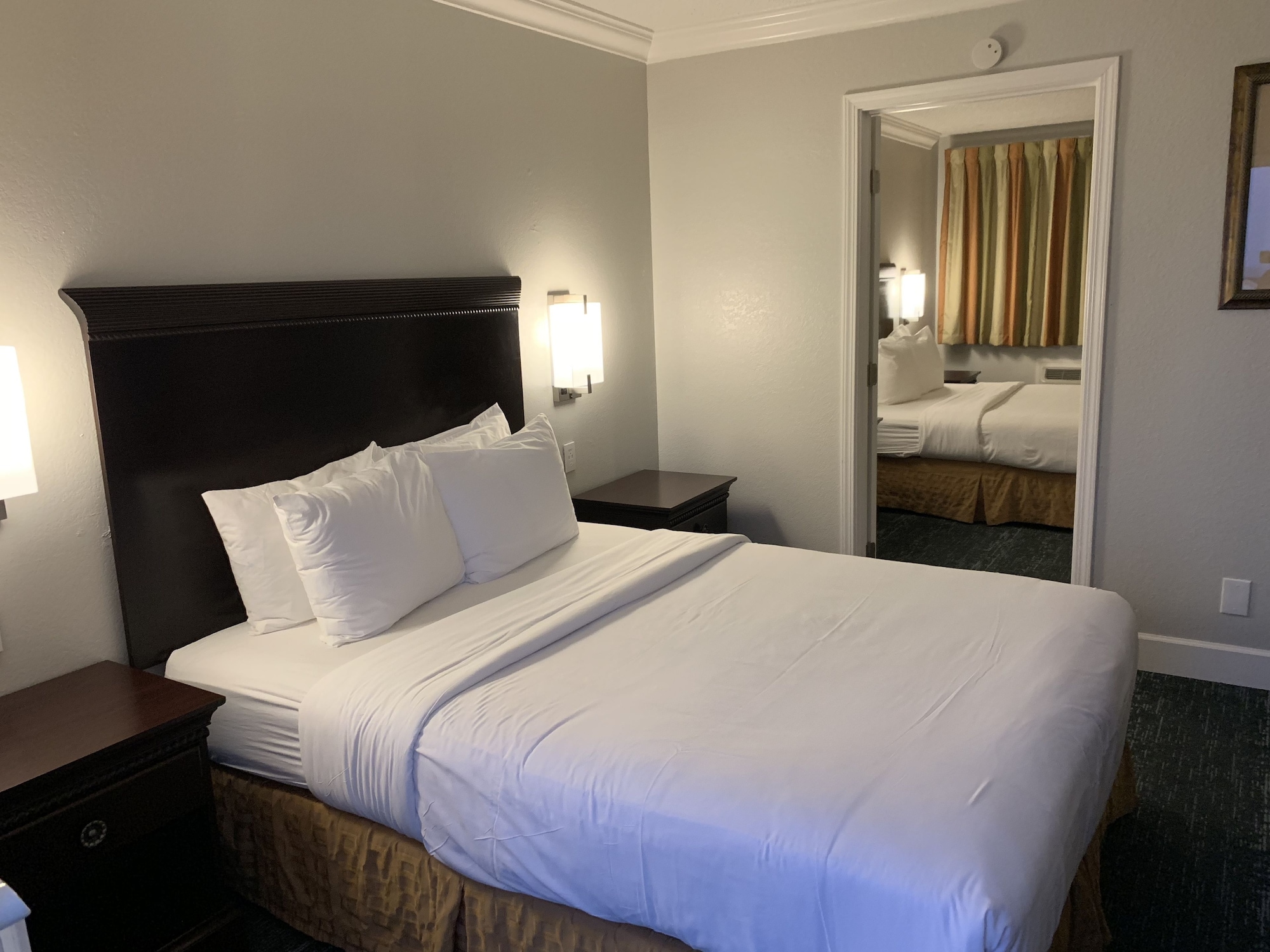 جناح بسريرين كوين بشرفة بغرفة نوم واحدة، Stargazer Inn And Suites 4/10