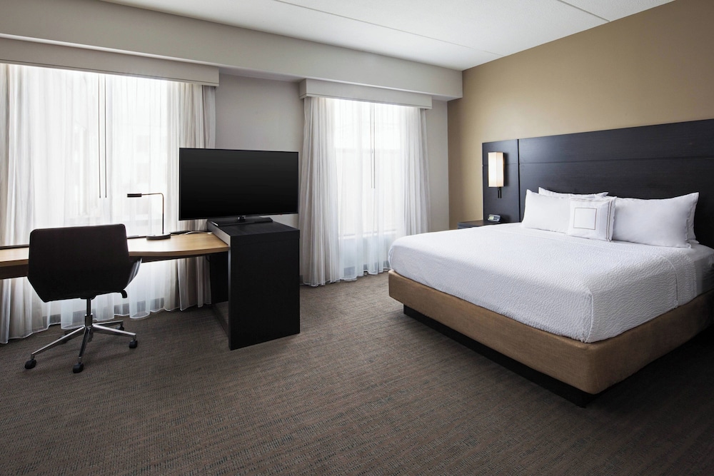 STUDIO, KING BED, SOFA, ACCESSIBLE