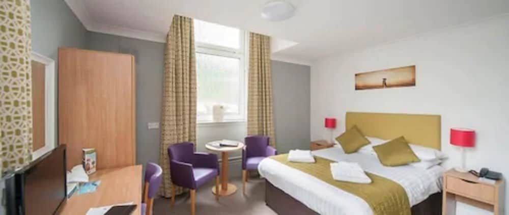 Ship and Castle Hotel 45/70