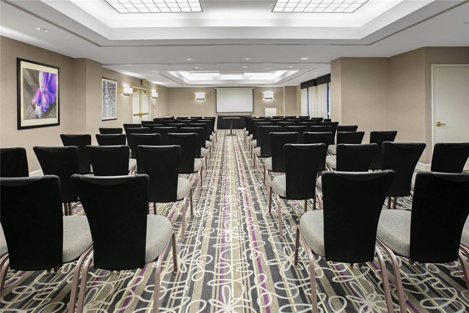 La Quinta Inn & Suites by Wyndham DFW Airport South / Irving 40/52