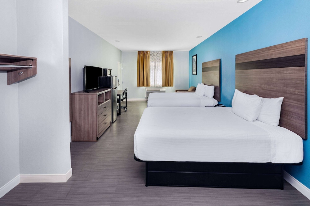 Baymont by Wyndham Freeport Texas 10/50