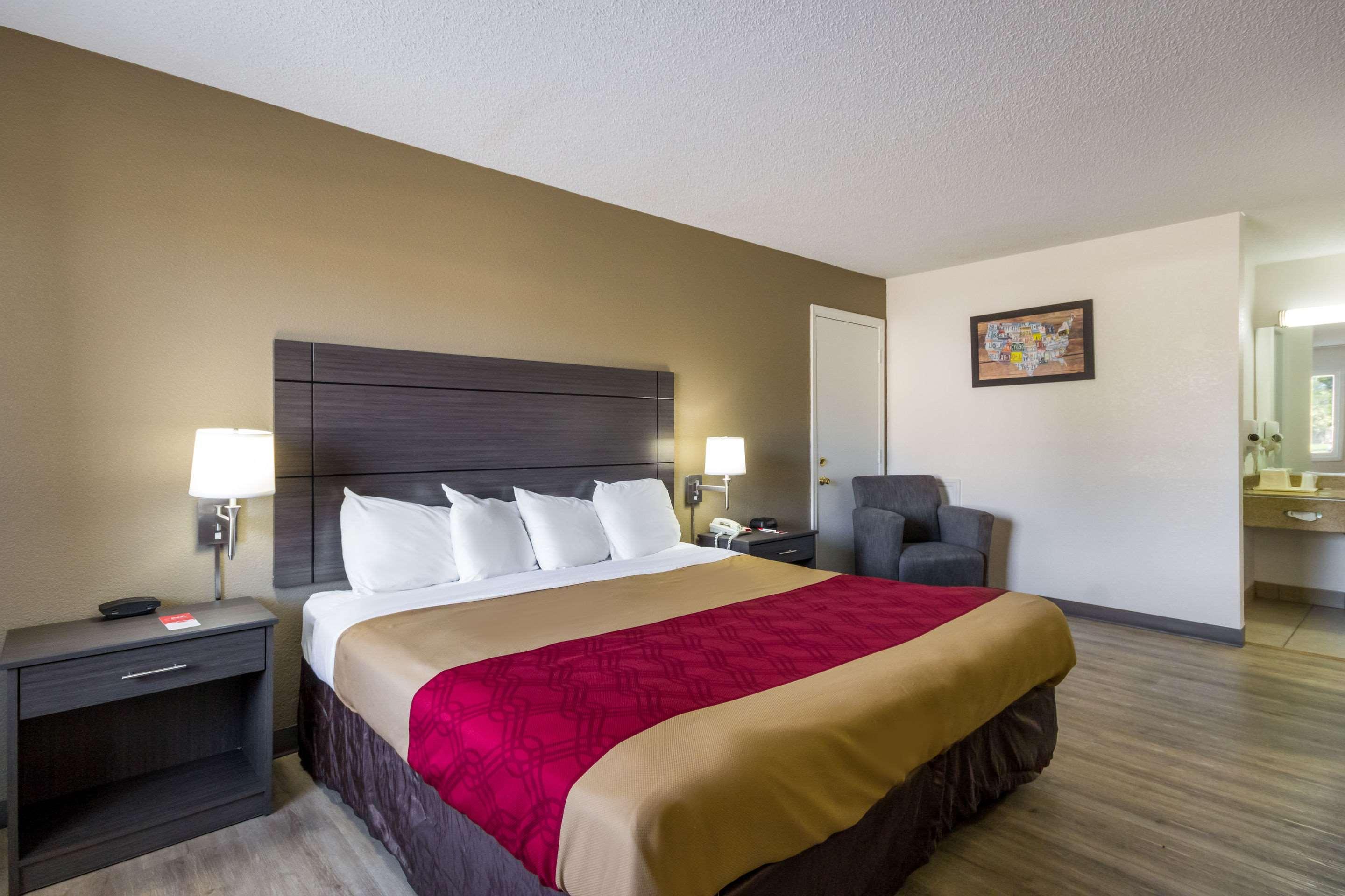 ROOM, KING BED, SMOKING