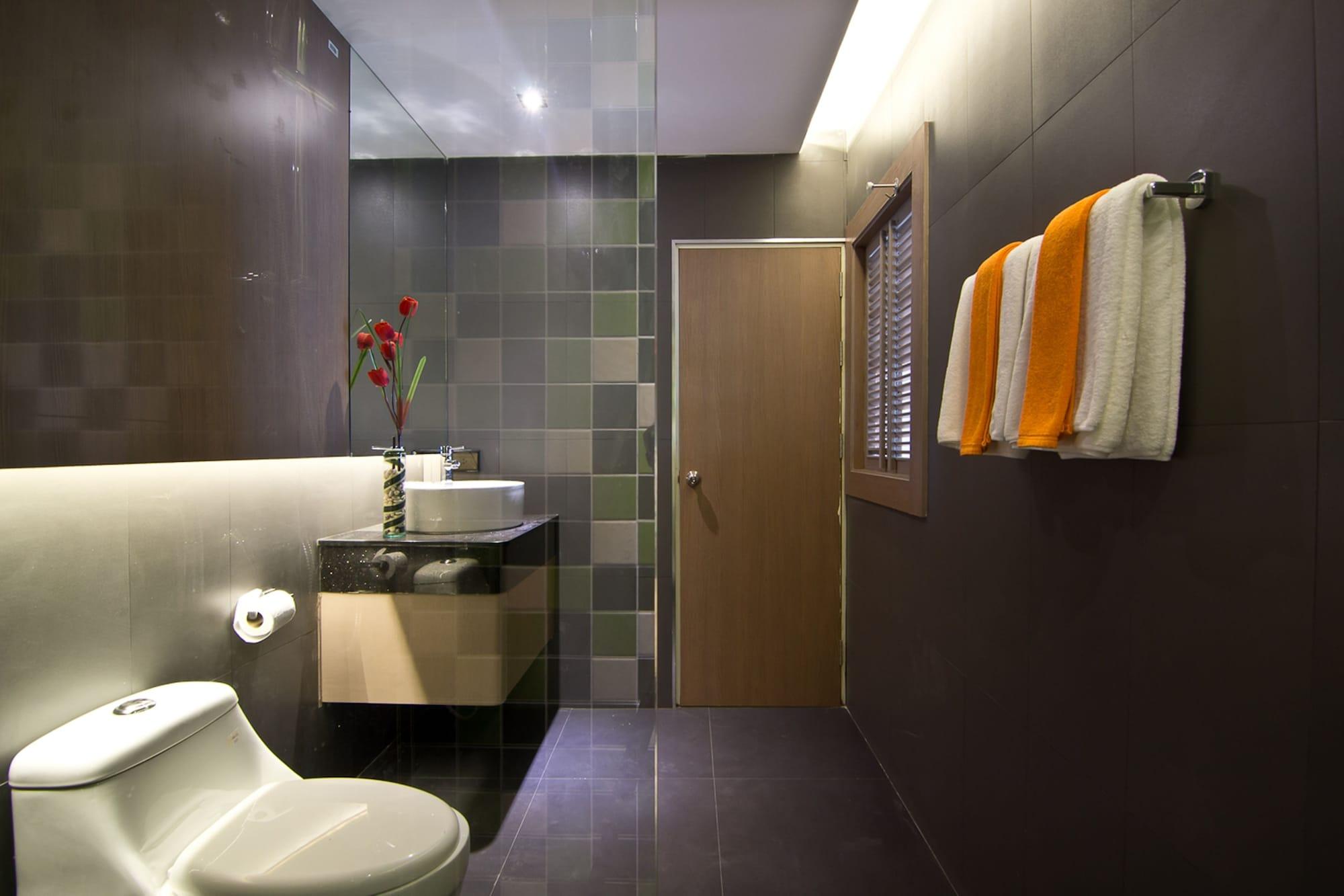 Tevan Jomtien Pattaya 46/50