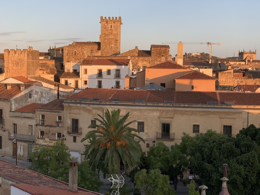 H2 Caceres 6/57