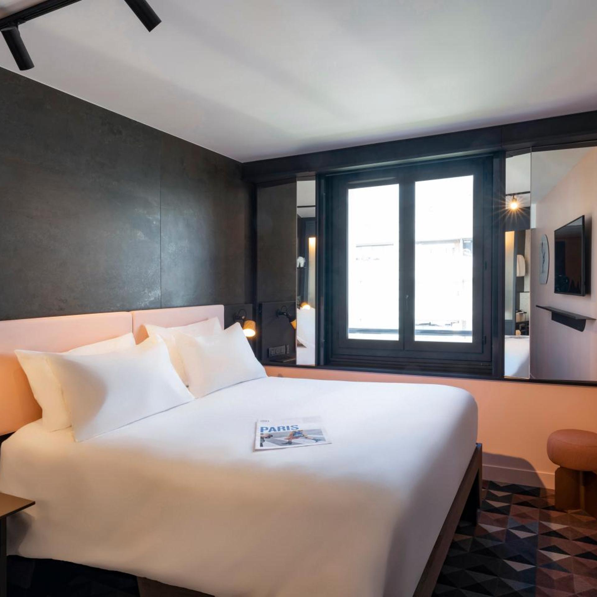 Comfort, Double Bed, Street Side View