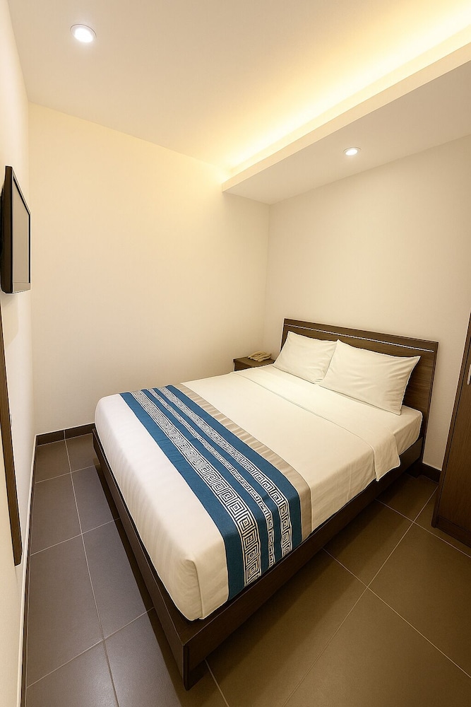 DELUXE, DOUBLE BED