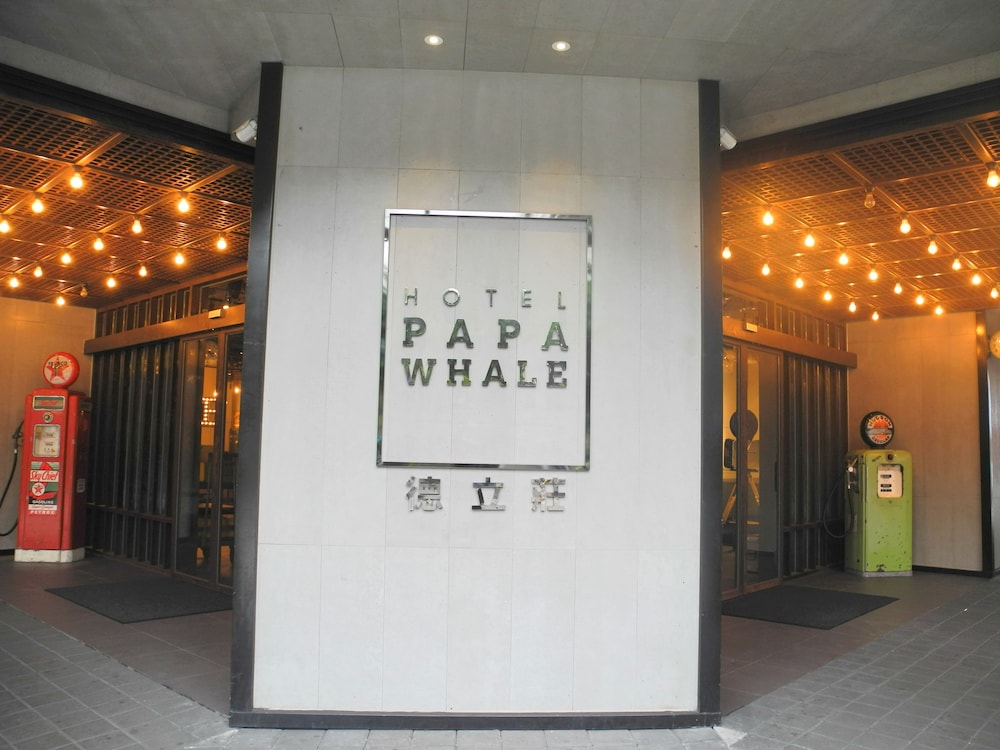 Hotel Papa Whale 40/70