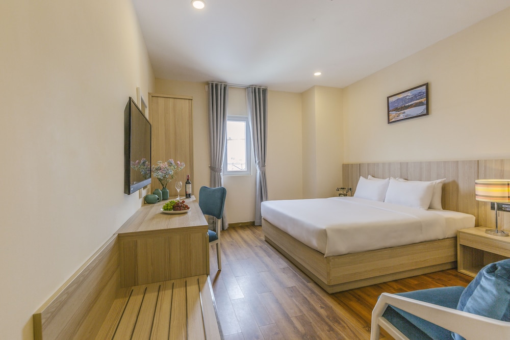 Happy Life Grand Hotel and Sky Bar 33/74
