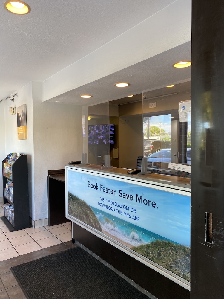 Motel6 Lantana/West Palm Beach, FL 37/60